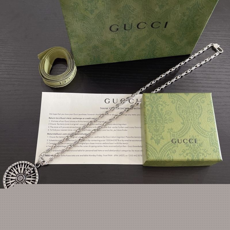G*u*i necklaces